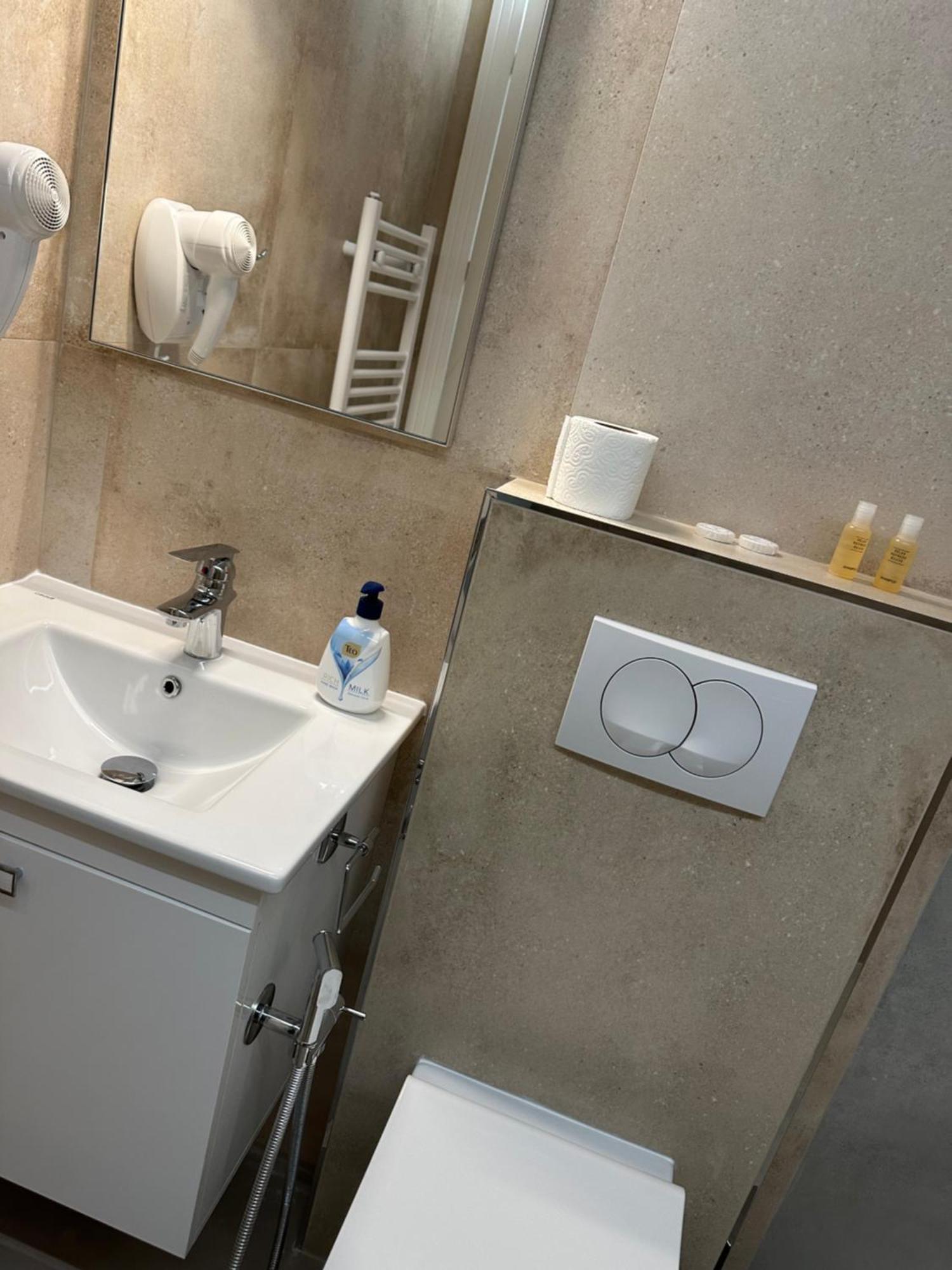 Comfort Rooms Pogradec Buitenkant foto