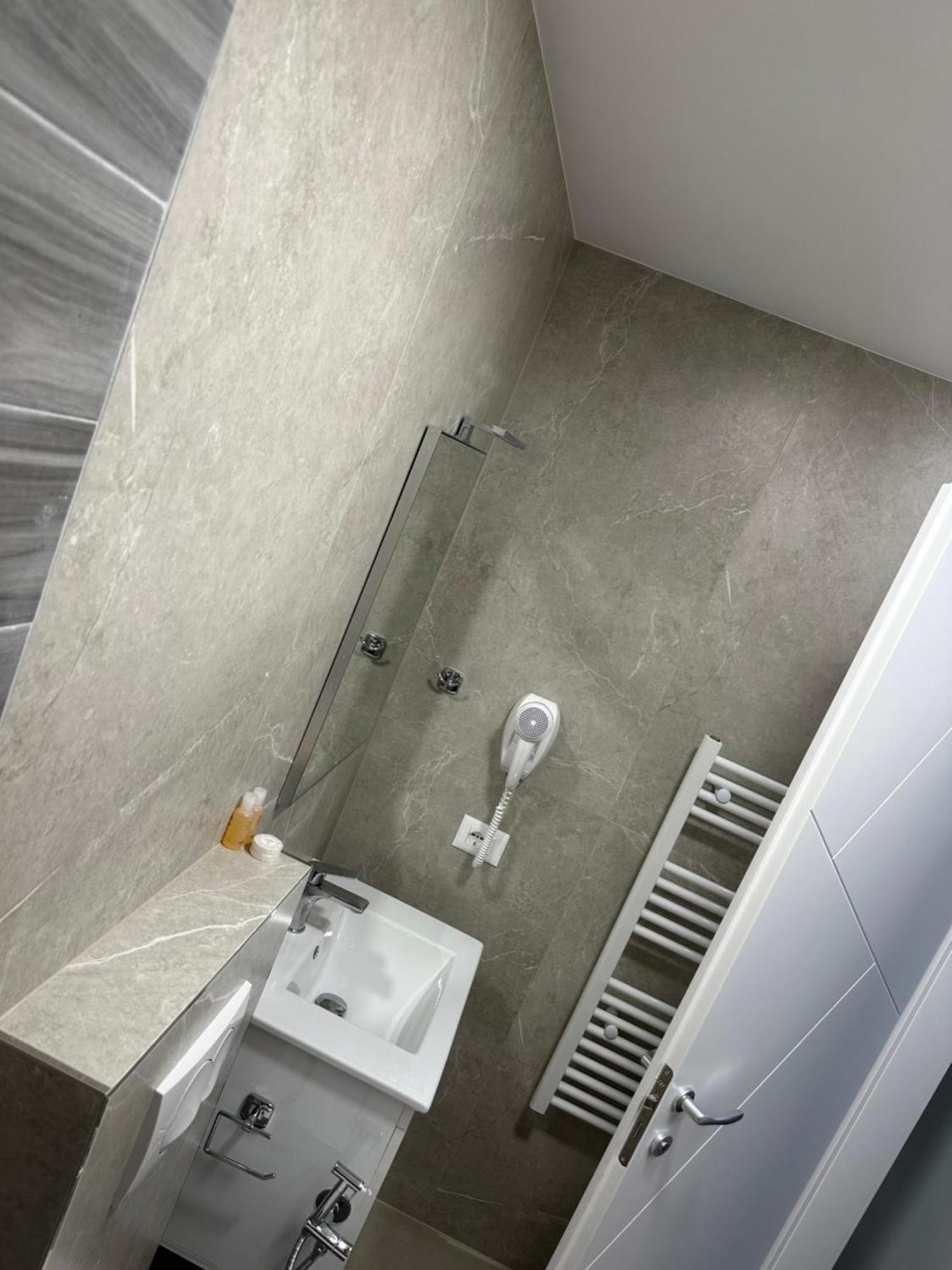 Comfort Rooms Pogradec Buitenkant foto